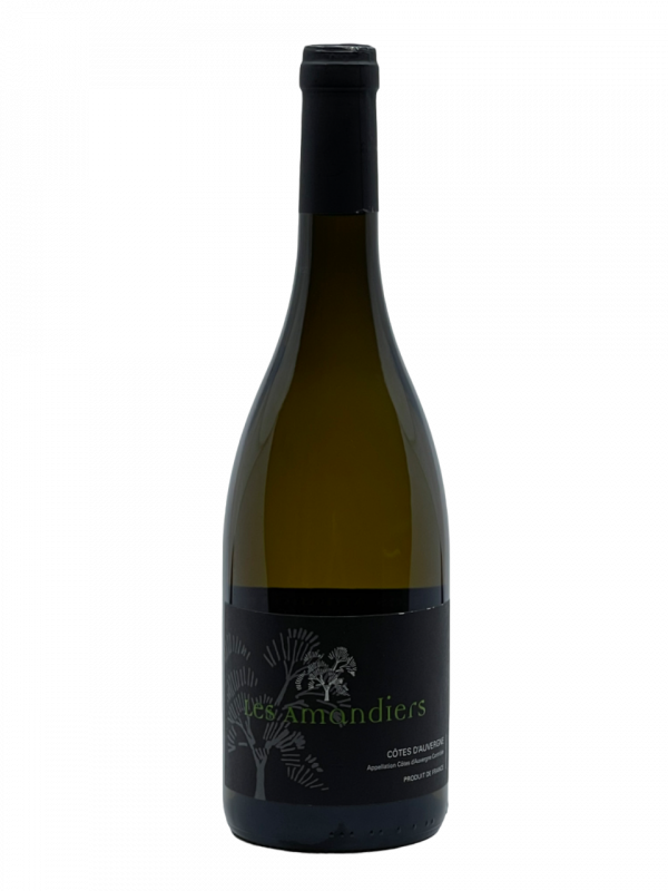 Loire Côtes d’Auvergne domaine de la Croix Arpin Pierre Goigoux Amandiers cuvée spéciale silex feu vieilles vignes récolte vin blanc biologique Ecocert certification cépage chardonnay cave caveau dégustation cœur volcan passion authenticité région viticole volcanique monde parcellaire singularité Chaîne des Puys famille terroir passé mémoire histoire ambassadeur expressif élégant millésime nez bouche attaque finale note arôme bouquet couleur robe reflets jaune pâle fleurs blanches jolie finesse