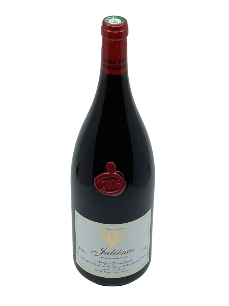 Beaujolais appellation juliénas domaine boulet exploitation génération succession transmission savoir-faire vignes vin rouge vinification famille terroir viticulteurs coteau magnifique traditionnel hectare superficie millésime nez bouche attaque finale note arôme bouquet palais palette aromatique couleur robe reflets grenat saveur fruité persistante matière rondeur longueur prêt à boire vieillissement maturité
