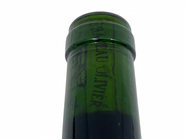 Bordeaux Pessac Léognan Grand Cru Classé Graves Château Olivier histoire domaine hectares vignoble vignes vins rouges blancs spectaculaire ancrage centenaire excellent terroir fertilité précocité cliamt cépages assemblage cabernet merlot sauvignon maturité optimale millésime réussite élégance robe couleur pourpre reflet violet noyau nez bouche finale attaque notes arômes baies noires mûr prune cerise épice orientale fumée structuré équilibré charpenté tanins soyeux fraîcheur années vieillissement profondeur goût merveilleux longueur
