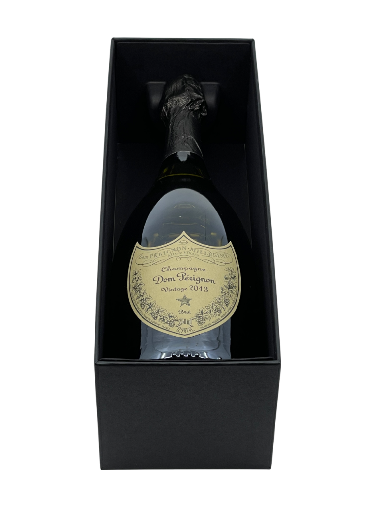 Champagne brut millésimé vintage Moët et Chandon succès commercial renommé planétaire monde mondial Dom Pérignon cuvée prestige maison bouteille flacon meilleures années exceptionnelles secret LVMH propriétaire millésime interprétation ultime unique vendange ensoleillement maturité raisin cour grand assemblage cépage chardonnay pinot noir nez bouche attaque finale note arôme bouquet couleur robe gourmand pralin fruits secs dense tourbe iode vivacité puissance droite richesse étonnante persistante tranchant incisif vieillissement apogée potentiel de garde évolution spirale douceur florale minéralité grisée typique fruité confit végétal fraîcheur incroyable feuille camphrier prolonge épice bois réglisse physique tactile vibrant aromatique construction rythme rupture harmonie innovation création confrontation verticalité minérale présence profonde persistance précise amère iodée saline
